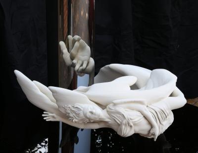 Jonty Hurwitz Meditating Together Yin Yang ivory white