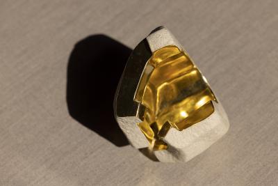 Jorge Y zpik Untitled Sin Titulo sculpture solid clay gold leaf beige 3