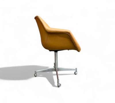 Jorge Zalszupin Brazilian Modern Armchair in Leather and Metal Jorge Zalszupin 1960s