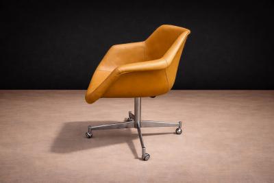 Jorge Zalszupin Mid Century Modern Armchair in Leather and Metal Jorge Zalszupin 1960s