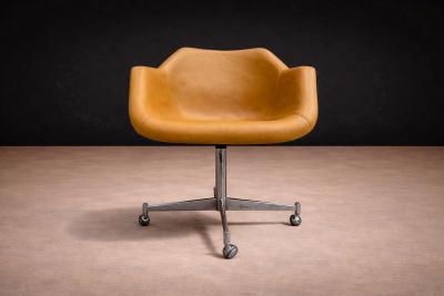 Jorge Zalszupin Mid Century Modern Armchair in Leather and Metal Jorge Zalszupin 1960s