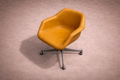 Jorge Zalszupin Mid Century Modern Armchair in Leather and Metal Jorge Zalszupin 1960s