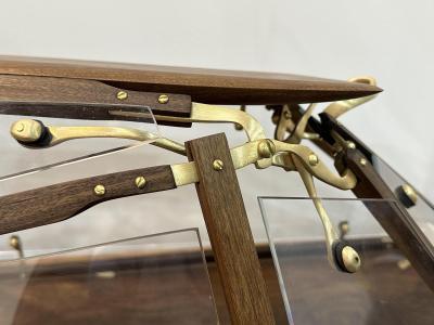 Julio Mart nez Barnetche CABINA a gem vitrine