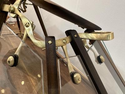 Julio Mart nez Barnetche CABINA a gem vitrine