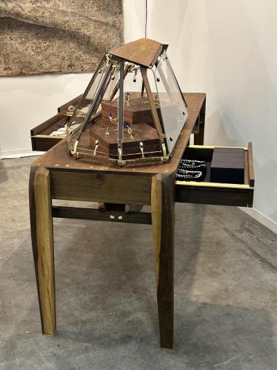 Julio Mart nez Barnetche CABINA a gem vitrine