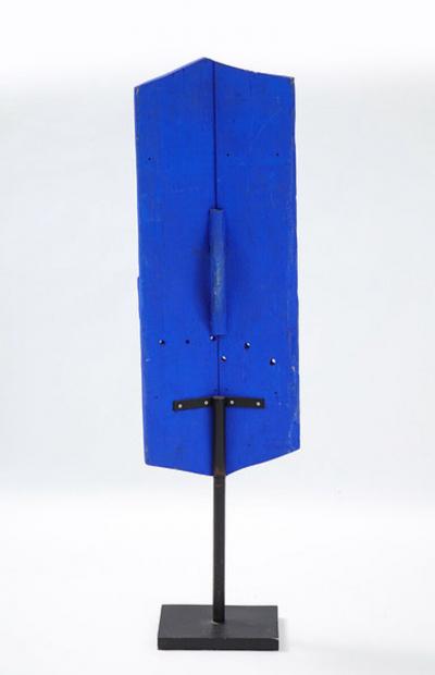 KLEIN BLUE PAINTED DAYAK TRIBE SCULPTED SHIELD ON STAND