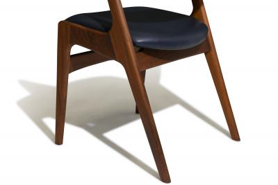 Kai Kristiansen Six Mid century Curved Back Dining Chairs in Navy Leather