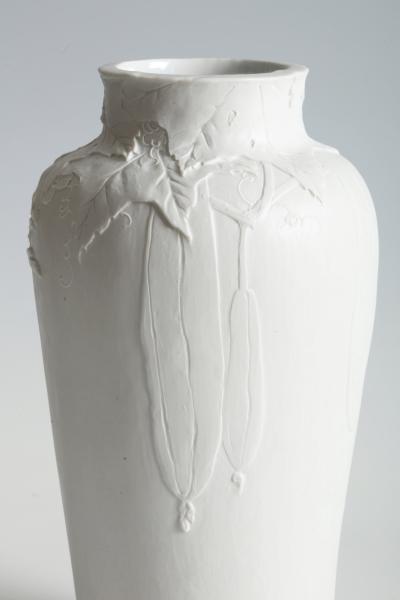 Kanzan Shinkai Flower Vase with Sponge Gourd Design T 4839 