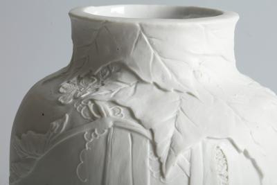 Kanzan Shinkai Flower Vase with Sponge Gourd Design T 4839 