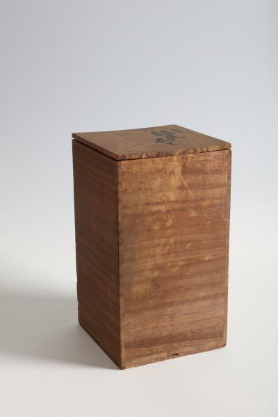 Kanzan Shinkai Flower Vase with Sponge Gourd Design T 4839 