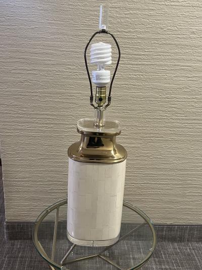 Karl Springer MODERN LUCITE AND BRASS TESELLATED BONE LAMP IN THE MANNER OF KARL SPRINGER