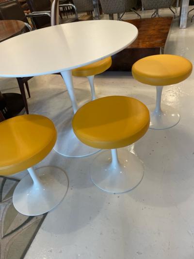 Knoll set table four stools
