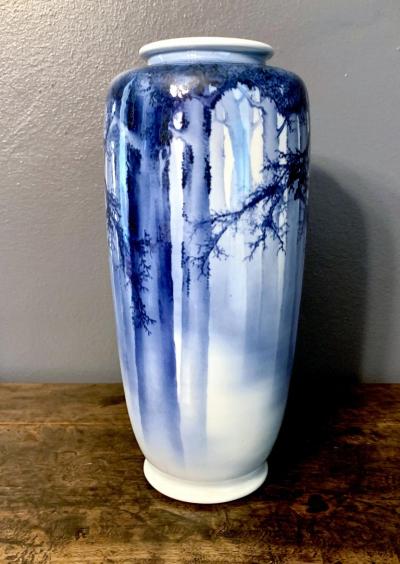Kozan Makuzu A Large Japanese Blue and White Vase by Mazuku Kozan Meiji Period