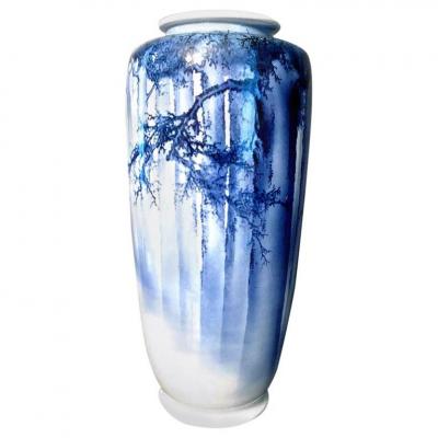 Kozan Makuzu A Large Japanese Blue and White Vase by Mazuku Kozan Meiji Period
