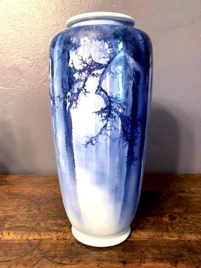 Kozan Makuzu A Large Japanese Blue and White Vase by Mazuku Kozan Meiji Period