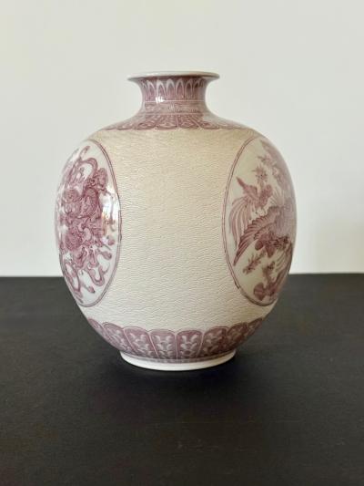 Kozan Makuzu Fine Japanese Porcelain Vase with Carving by Makuzu Kozan Meiji Period