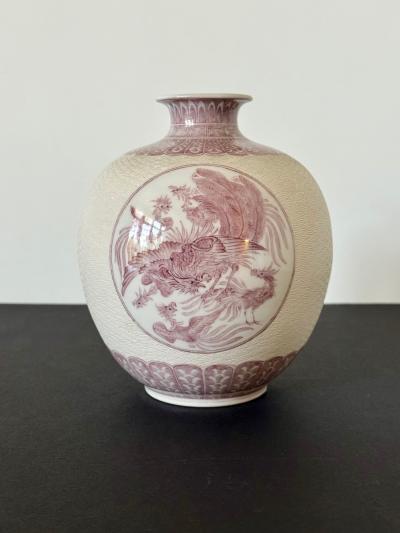 Kozan Makuzu Fine Japanese Porcelain Vase with Carving by Makuzu Kozan Meiji Period