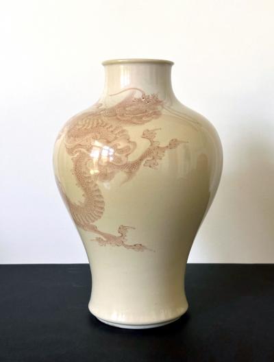 Kozan Makuzu Large Japanese Porcelain Dragon Vase by Makuzu Kozan Meiji Period