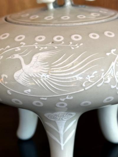 Kozan Makuzu Rare Japanese Porcelain Incense Burner with Inlays Makuzu Kozan