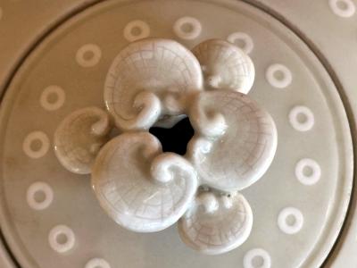 Kozan Makuzu Rare Japanese Porcelain Incense Burner with Inlays Makuzu Kozan