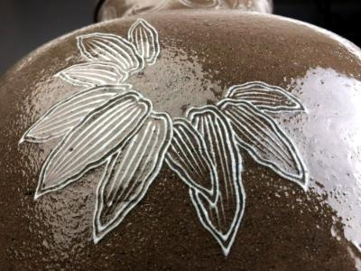 Kozan Makuzu Rare Large Vase with White Slip Inlay Makuzu Kozan Meiji Period