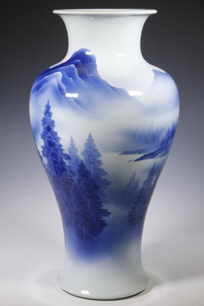 Kozan Makuzu Rare and Large Japanese Porcelain Vase Makuzu Kozan