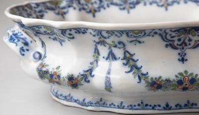 LARGE 18TH CENTURY FRENCH FAIENCE TWO HANDLED BASIN IN BALUSTER FORM