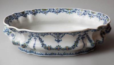LARGE 18TH CENTURY FRENCH FAIENCE TWO HANDLED BASIN IN BALUSTER FORM