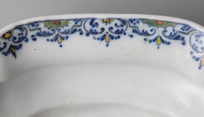 LARGE 18TH CENTURY FRENCH FAIENCE TWO HANDLED BASIN IN BALUSTER FORM