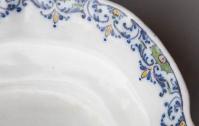 LARGE 18TH CENTURY FRENCH FAIENCE TWO HANDLED BASIN IN BALUSTER FORM