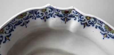 LARGE 18TH CENTURY FRENCH FAIENCE TWO HANDLED BASIN IN BALUSTER FORM