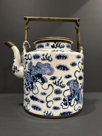 LARGE BLUE AND WHITE UNDERGLAZE PORCELAIN TEAPOT 