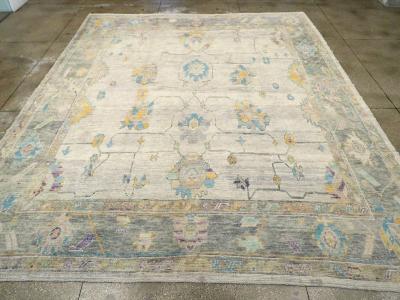 LARGE CONTEMPORARY OUSHAK CARPET