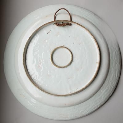 LARGE EARLY 18TH CENTURY CIRCULAR FAIENCE CHARGER
