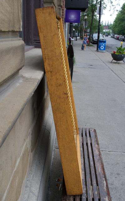 LARGE ENGLISH GILTWOOD RECTANGULAR MIRROR FEATURING A ROPE TWIST