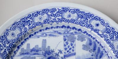 LARGE LATE 17TH CENTURY CIRCULAR FAIENCE CHARGER