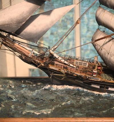 LARGE OAK AND GLAZED CASED MODEL OF THE TEA CLIPPER GLENGARRY IN FULL SAIL