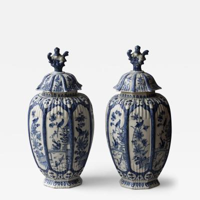 LARGE PAIR OF 18TH CENTURY OCTAGONAL DUTCH DELFT LIDDED VASES