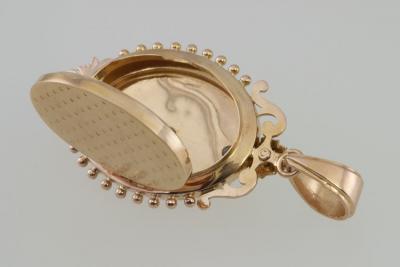LARGE VICTORIAN GOLD LOCKET