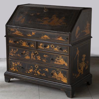 LATE 18TH CENTURY JAPANNED CHINOISERIE FALL FRONT BUREAU