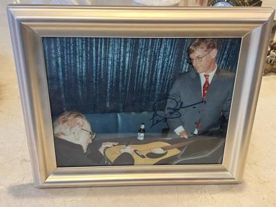 LES PAUL AUTOGRAPHED ACOUSTIC GUITAR WITH FRAMED AUTOGRAPHED PHOTOGRAPH