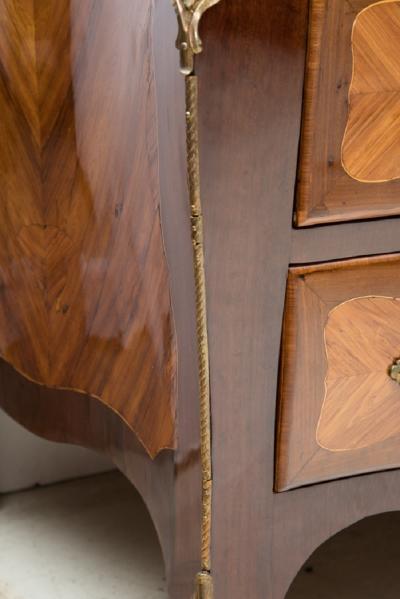 LOUIS XV ROSEWOOD AND AMARANTH CROSS BANDED COMMODE FA ADE CINTR E 