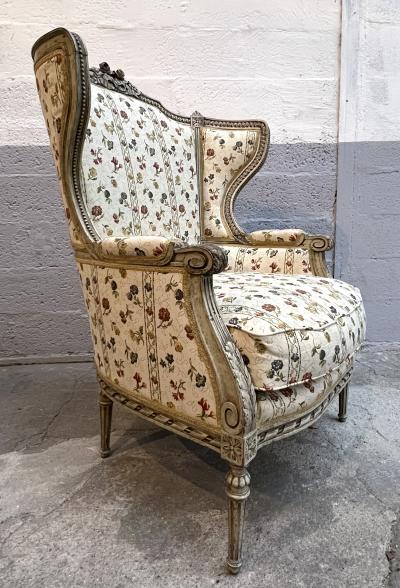 LXVI style winged berg re in lacquered wood France circa 1800