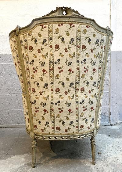 LXVI style winged berg re in lacquered wood France circa 1800