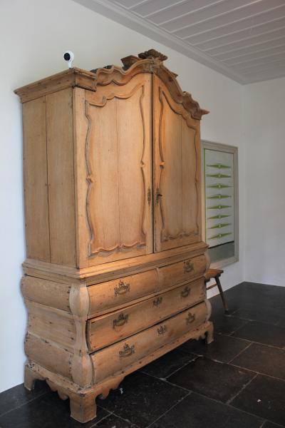 Large 18th Century Dutch Linen Press