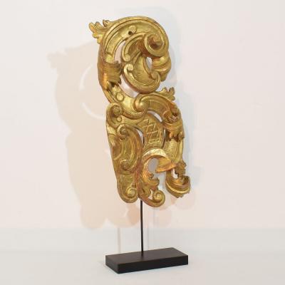 Large 18th Century Italian Hand Carved Giltwood Baroque Curl Ornament