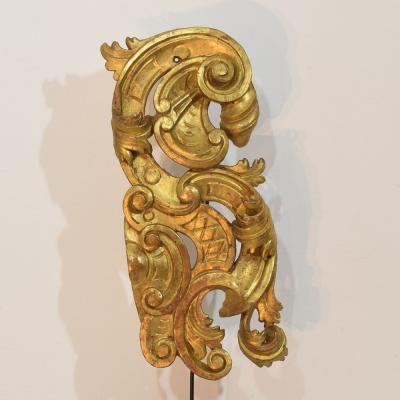 Large 18th Century Italian Hand Carved Giltwood Baroque Curl Ornament