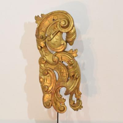 Large 18th Century Italian Hand Carved Giltwood Baroque Curl Ornament
