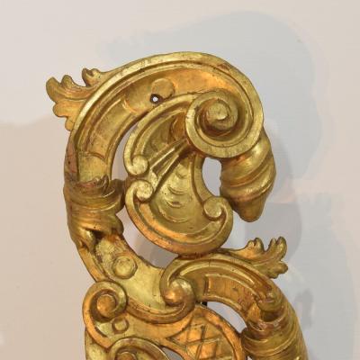 Large 18th Century Italian Hand Carved Giltwood Baroque Curl Ornament