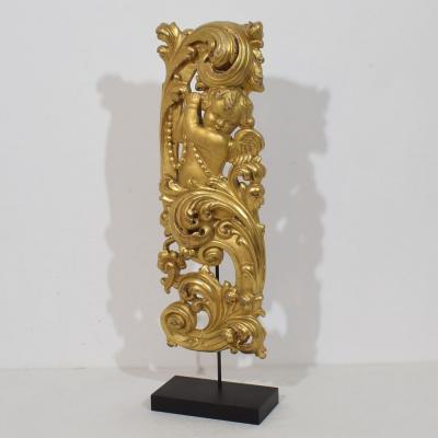 Large 18th Century Italian Hand Carved Giltwood Baroque Curl Ornament With Angel